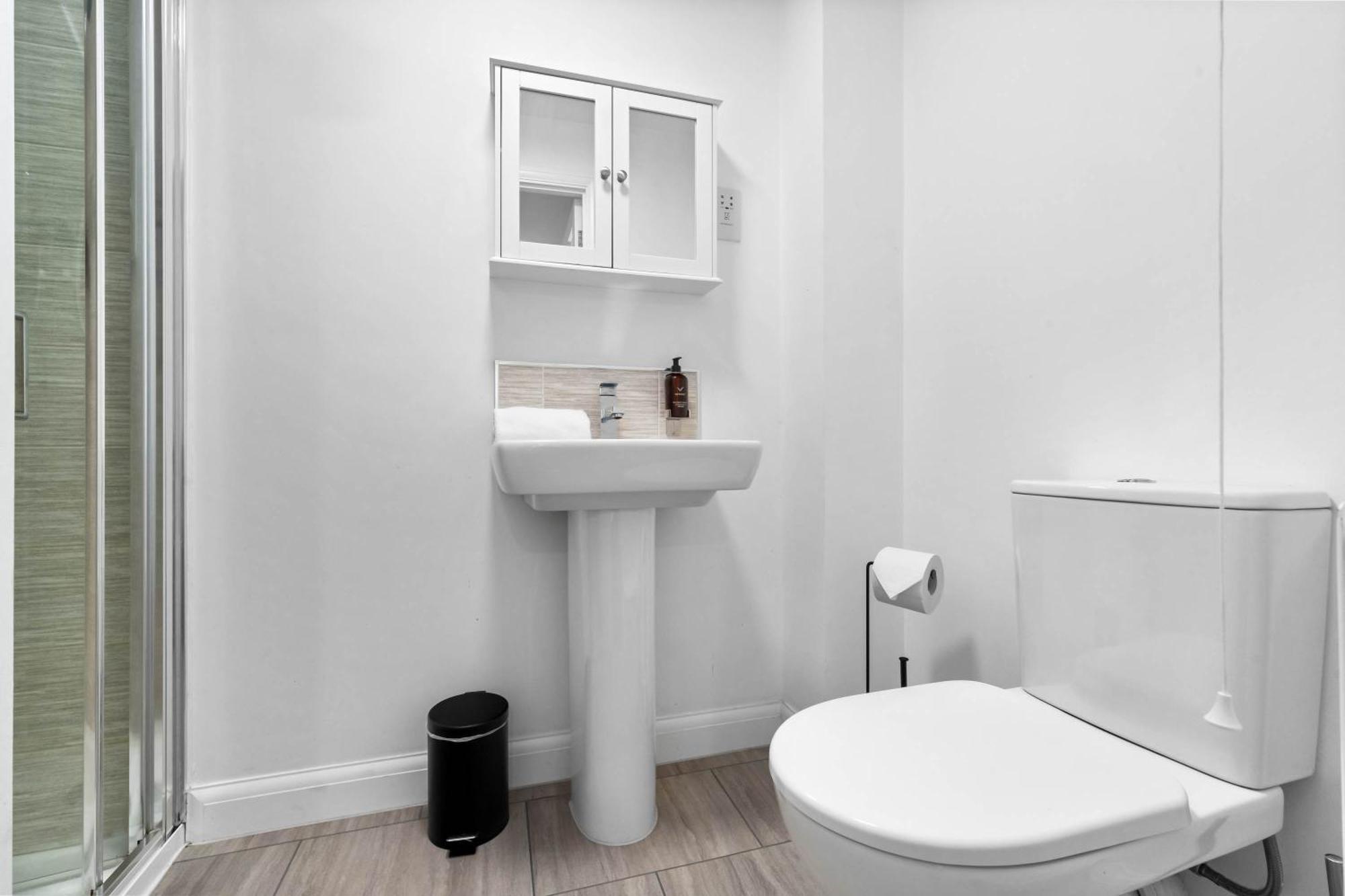 Lavish 3 Bedroom House With Ensuite And Parking By Azura Nights Birmingham Ngoại thất bức ảnh