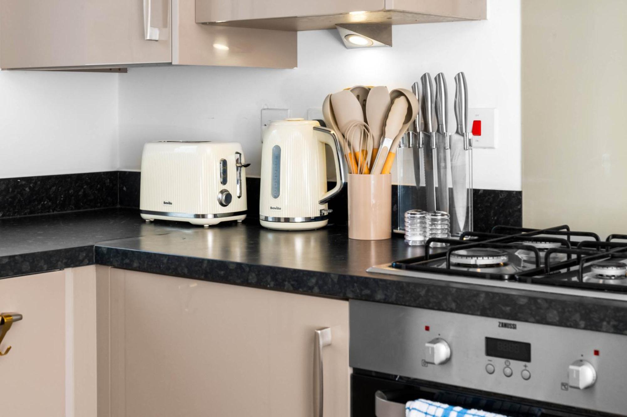 Lavish 3 Bedroom House With Ensuite And Parking By Azura Nights Birmingham Ngoại thất bức ảnh